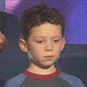 漫画美女扒开腿露胸
