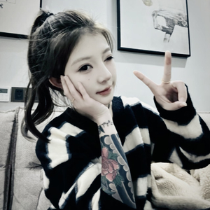 漫画美女扒开腿露胸
